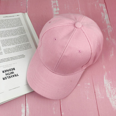 Дамска шапка с козирка изчистен модел