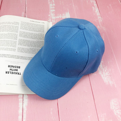 Дамска шапка с козирка изчистен модел