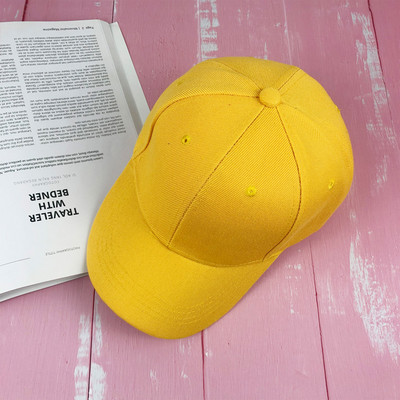 Дамска шапка с козирка изчистен модел