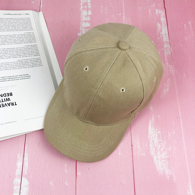 Дамска шапка с козирка изчистен модел