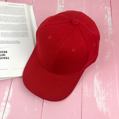 Дамска шапка с козирка изчистен модел