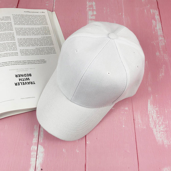 Дамска шапка с козирка изчистен модел