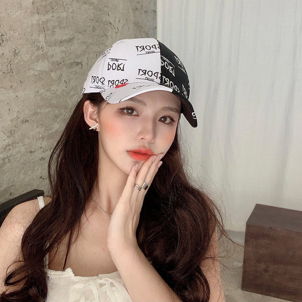 Дамска шапка с козирка и надпис нов модел