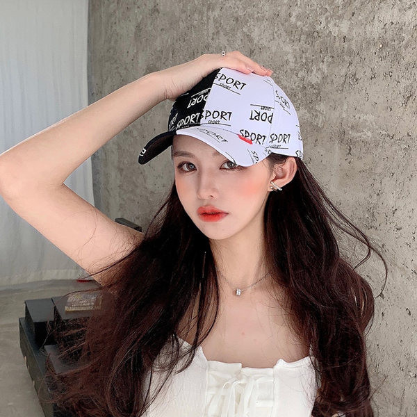 Дамска шапка с козирка и надпис нов модел