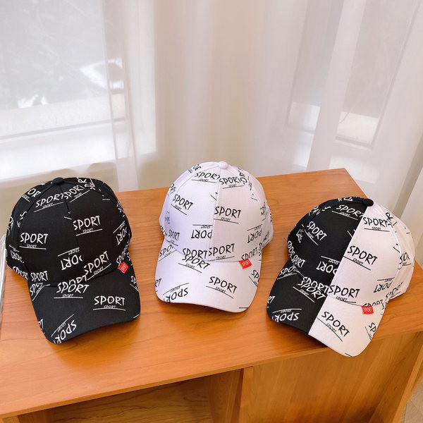 Дамска шапка с козирка и надпис нов модел