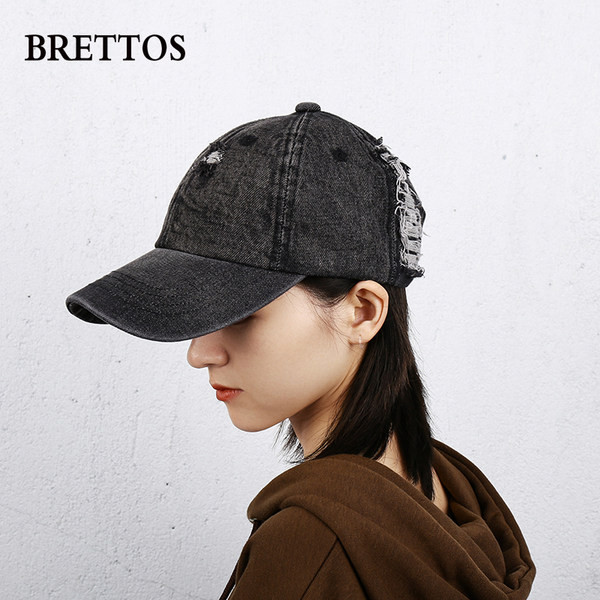 Дамска шапка с козирка от деним