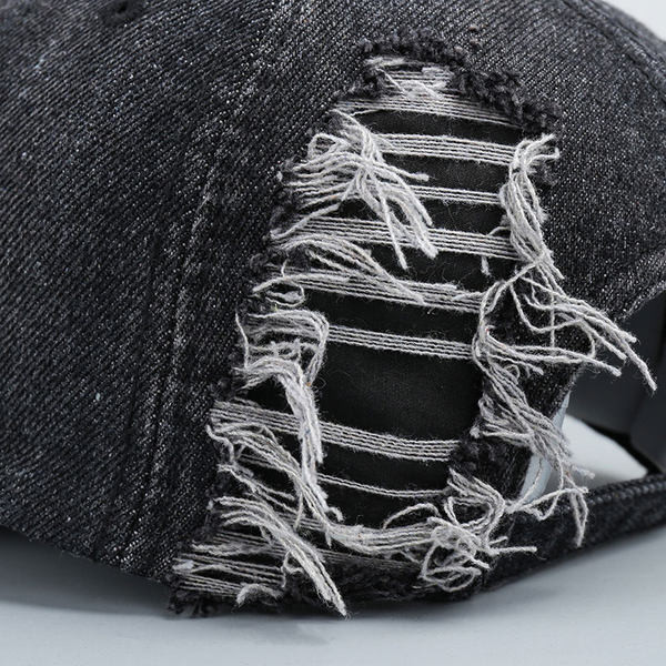 Дамска шапка с козирка от деним