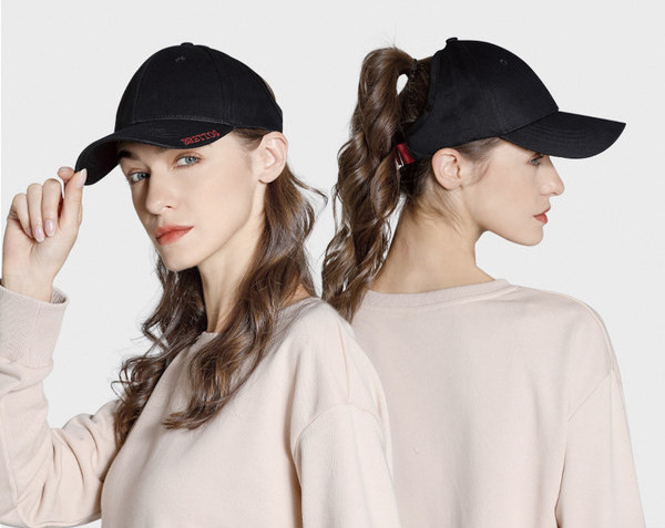 Дамска козирка с надпис в няколко цвята