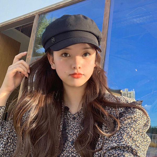 Ženska kapa beretka sa šiltom