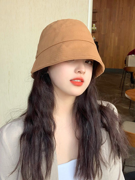 Дамска лятна шапка тип рибарска с емблема 