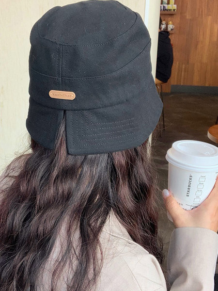 Дамска лятна шапка тип рибарска с емблема 