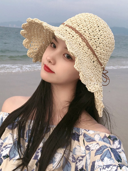 Дамска сламена шапка с панделка в два цвята