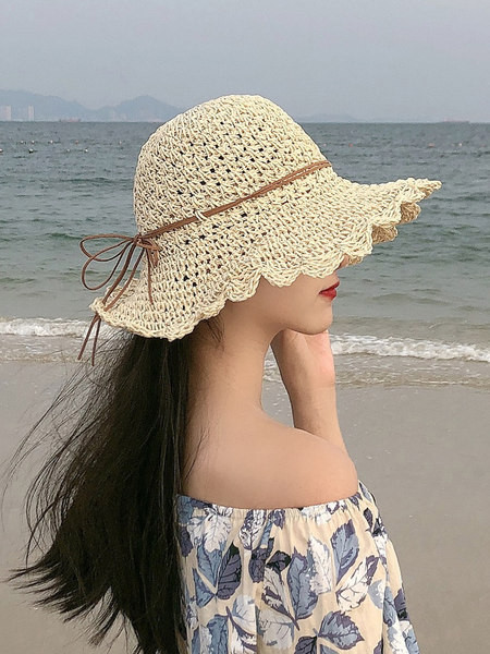 Дамска сламена шапка с панделка в два цвята