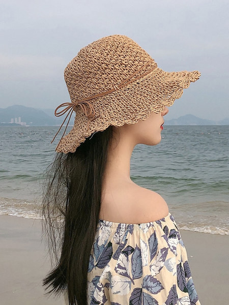 Дамска сламена шапка с панделка в два цвята