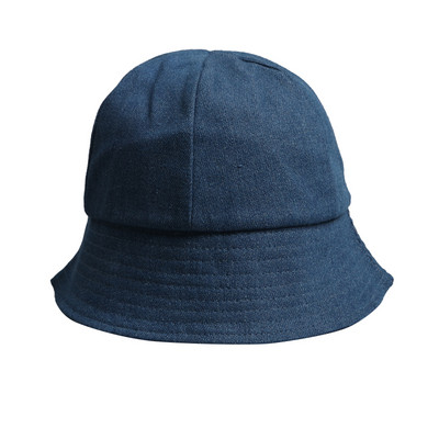 Ženska kapa sa poderanim motivima