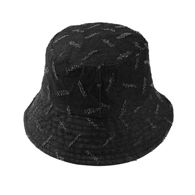 Ženska kapa sa poderanim motivima