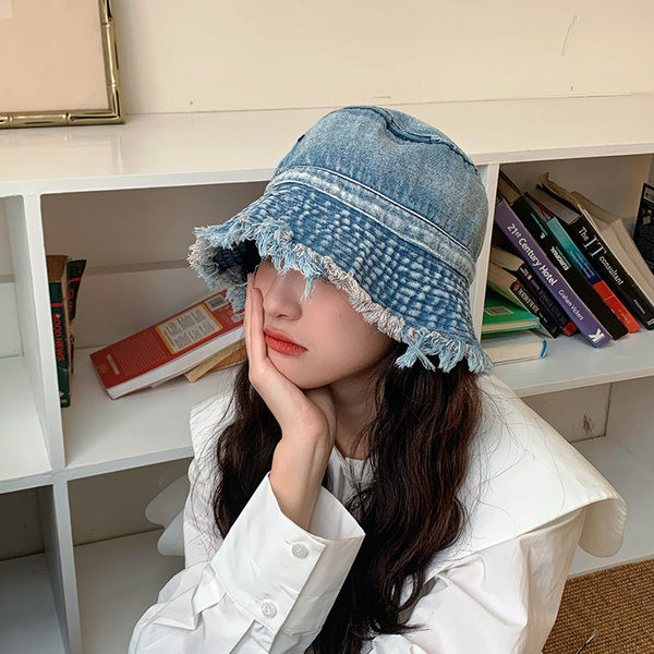 Ženska traper kapa u dvije boje