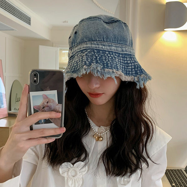 Ženska traper kapa u dvije boje