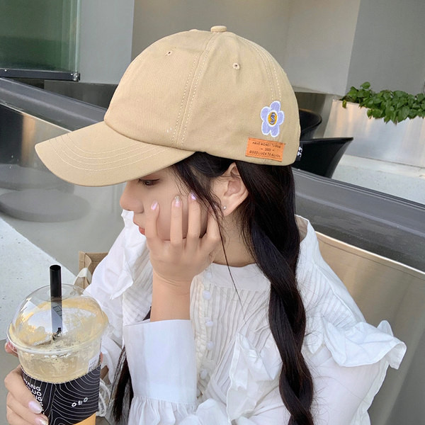 Tekstilna podesiva kapa sa šilterom i vezom