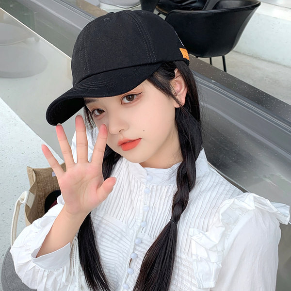 Tekstilna podesiva kapa sa šilterom i vezom