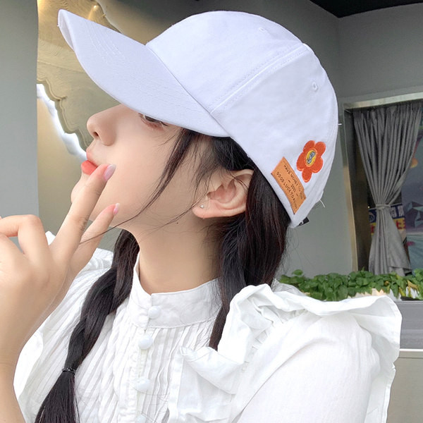 Tekstilna podesiva kapa sa šilterom i vezom