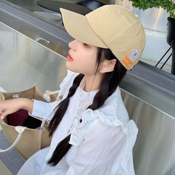 Tekstilna podesiva kapa sa šilterom i vezom