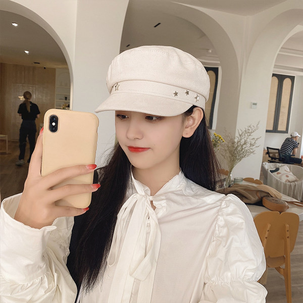 Ženski šešir sa zakovicama u četiri boje