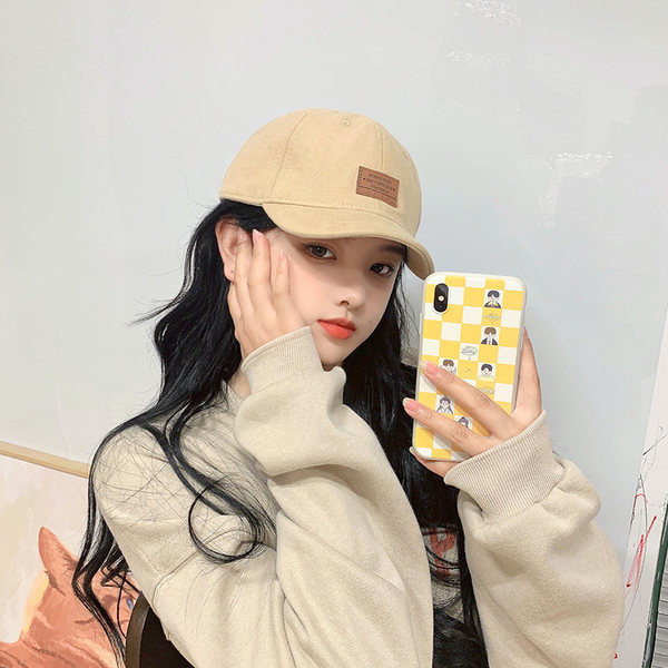 Ženska ležerna kapa sa šilterom i amblemom