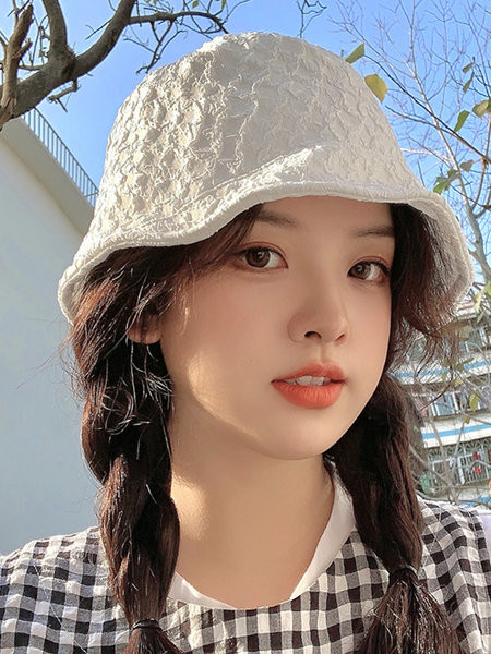 Ženska kapa u dvije boje