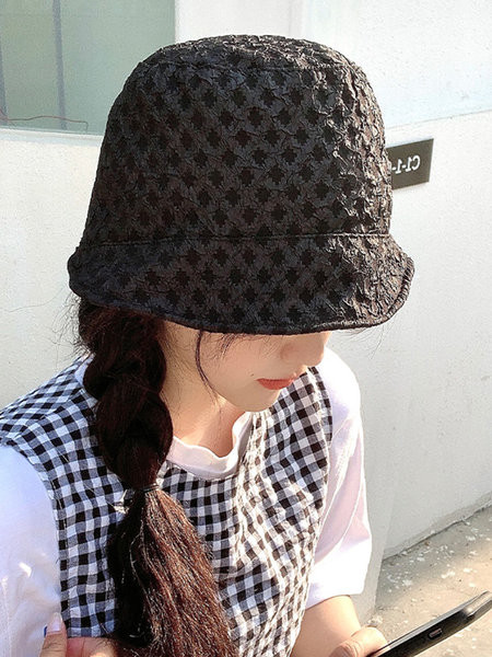 Ženska kapa u dvije boje