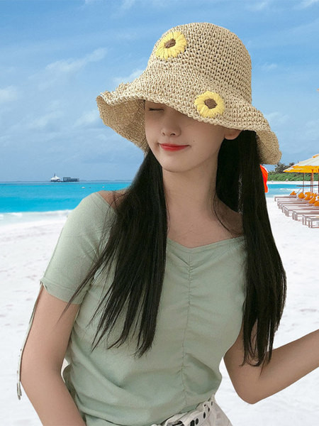 Slamnati ljetni šešir s cvjetićima