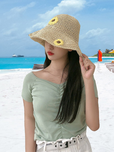 Slamnati ljetni šešir s cvjetićima