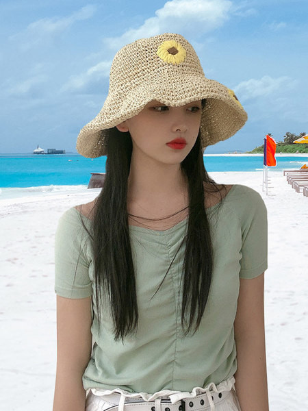 Slamnati ljetni šešir s cvjetićima