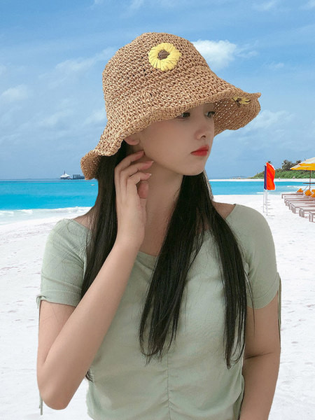 Slamnati ljetni šešir s cvjetićima