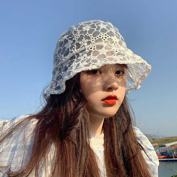 Ženska kapa od čipke s vezom