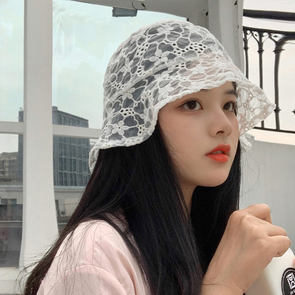 Ženska kapa od čipke s vezom