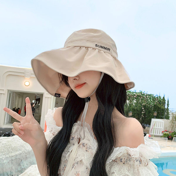 Naiste tasuline lipsudega müts mitmes värvitoonis