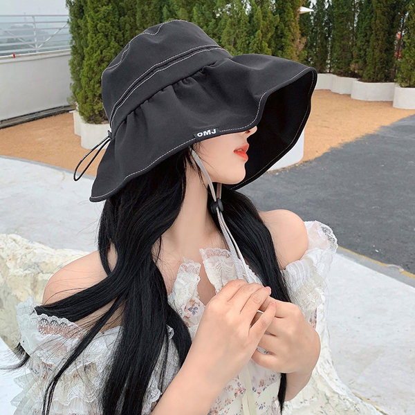 Naiste tasuline lipsudega müts mitmes värvitoonis