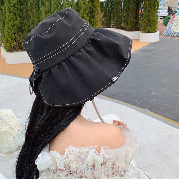 Naiste tasuline lipsudega müts mitmes värvitoonis