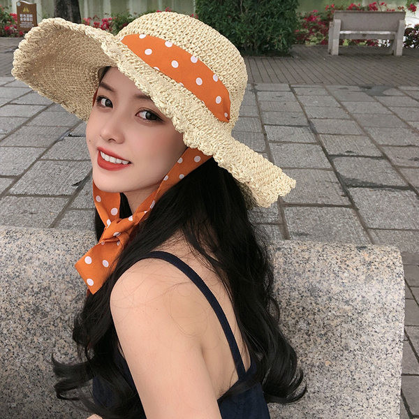 Slamnati ljetni šešir sa širokim obodom