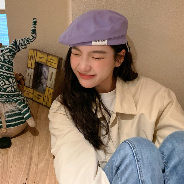 Naiste barett kirjaga