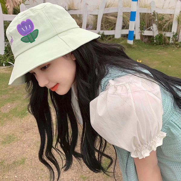 Naiste vabaajamüts narmaste ja tikanditega