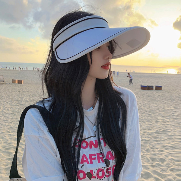 Naiste müts - visiir kolmes värvitoonis