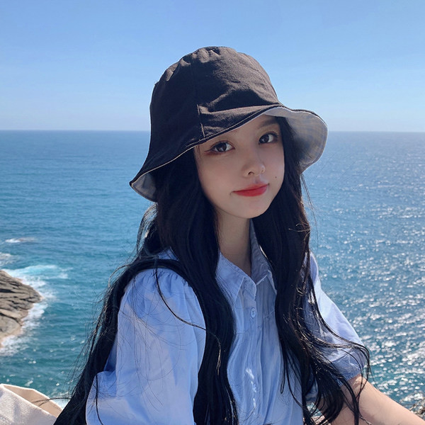 Ženski šešir s dva lica primjeren za ljeto