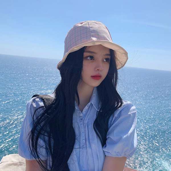 Ženski šešir s dva lica primjeren za ljeto