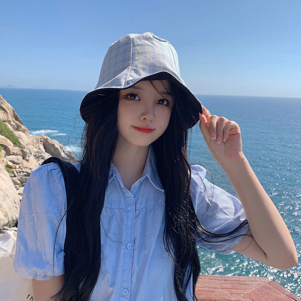 Ženski šešir s dva lica primjeren za ljeto