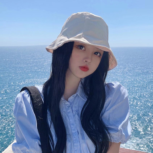 Ženski šešir s dva lica primjeren za ljeto