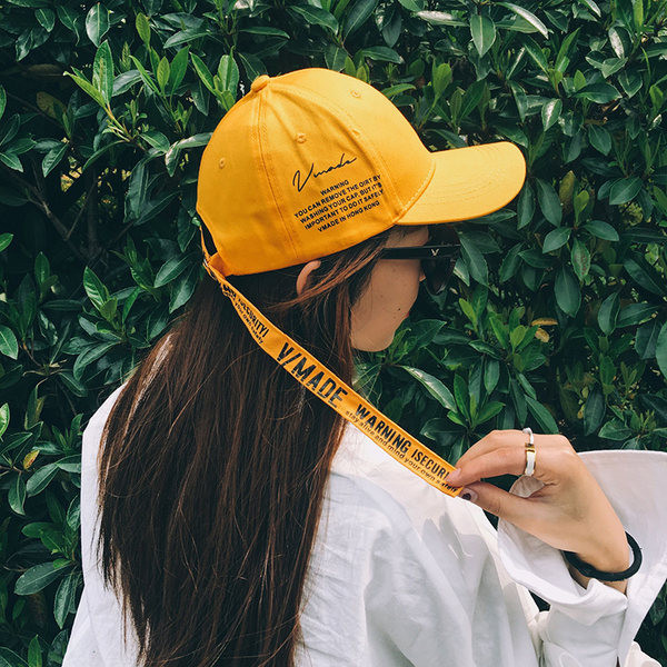 Naiste reguleeritav visiiri ja pealdisega müts