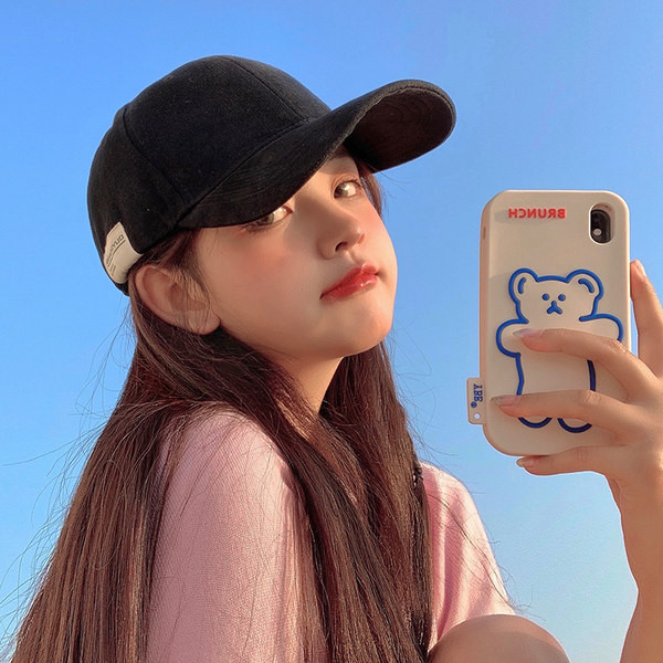 Дамска шапка с козирка и емблема нов модел