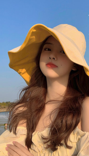 Дамска двулицева рибарска шапка